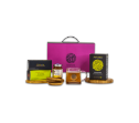 מארז זרזיר Ceremony Tea Gift Pack לפסח, קופסת שי שחורה מהודרת עם חלון שקוף המציג, תערובות תה איכותיות, דבש, תמרים וקינמון – מארז ממותג B2B לחברות הייטק ותאגידים.