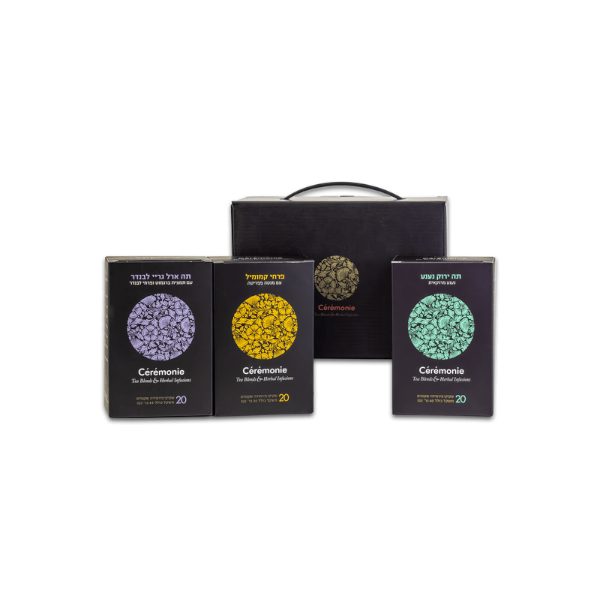 מארז שבתאי Ceremony Tea Gift Pack לפסח, קופסה שחורה יוקרתית עם חלון שקוף המציג תערובות תה, דבש, תמרים וקינמון – מארז שי ממותג B2B לחברות הייטק ותאגידים.
